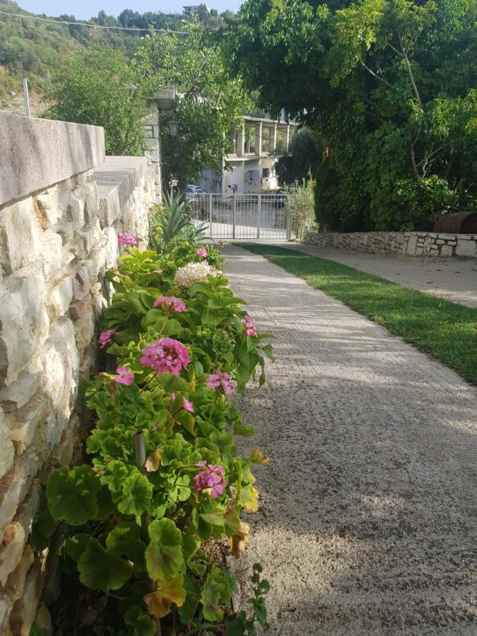 Spyridoula'S Guest House Himarë Exterior foto